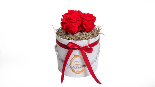 3 long lasting Red Roses in a Black/White Box