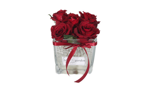 Composition With 5 Roses In a Glass Box With Gel
